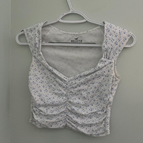 Ruched Floral Cap Sleeve Crop Top - Blue & White from Hollister - Picture 7 of 10